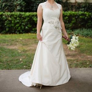 Like new Paloma Blanca wedding gown, excellent condition